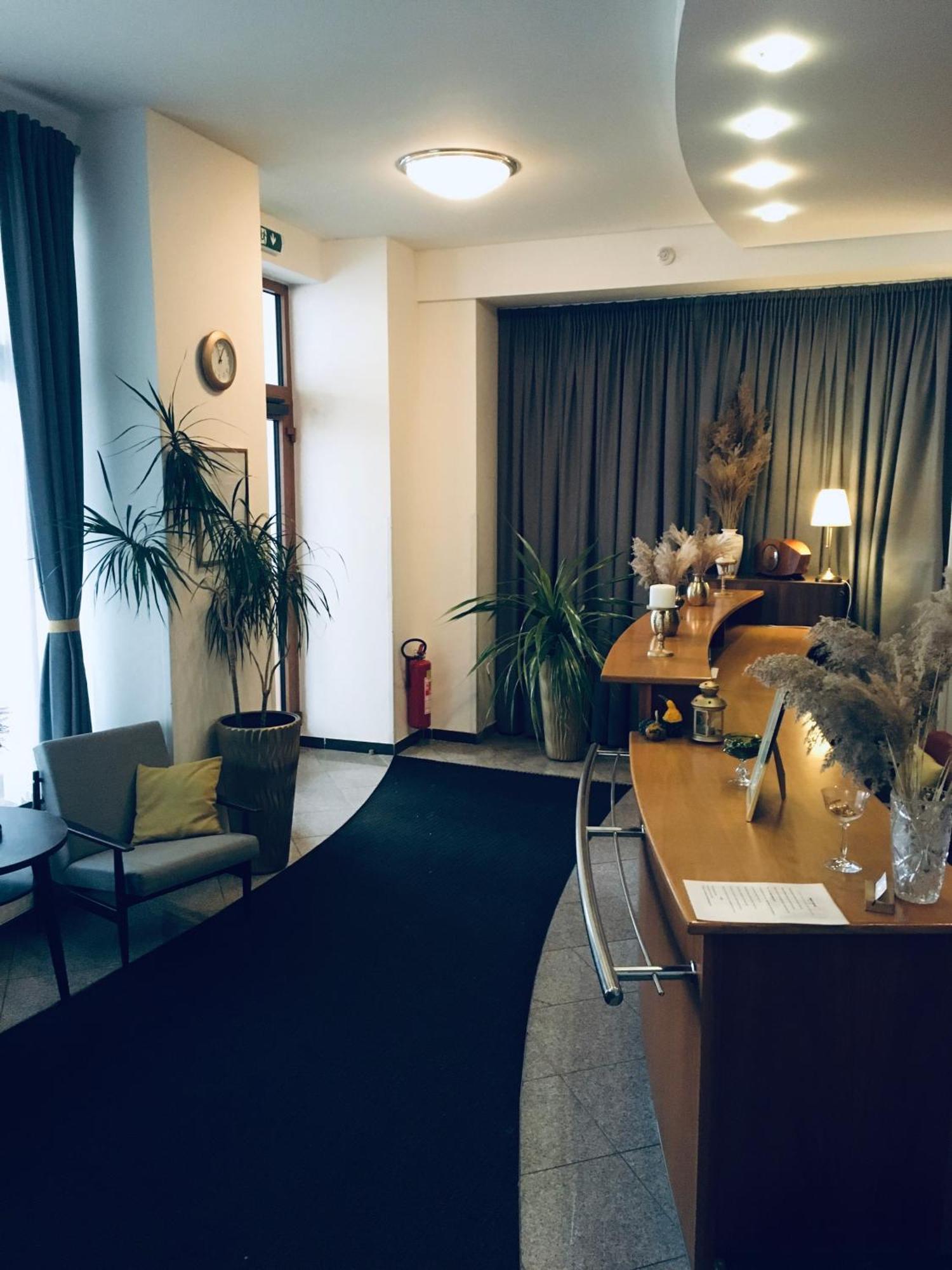Penzion Hotelu Central Dvur Kralove nad Labem Exterior photo
