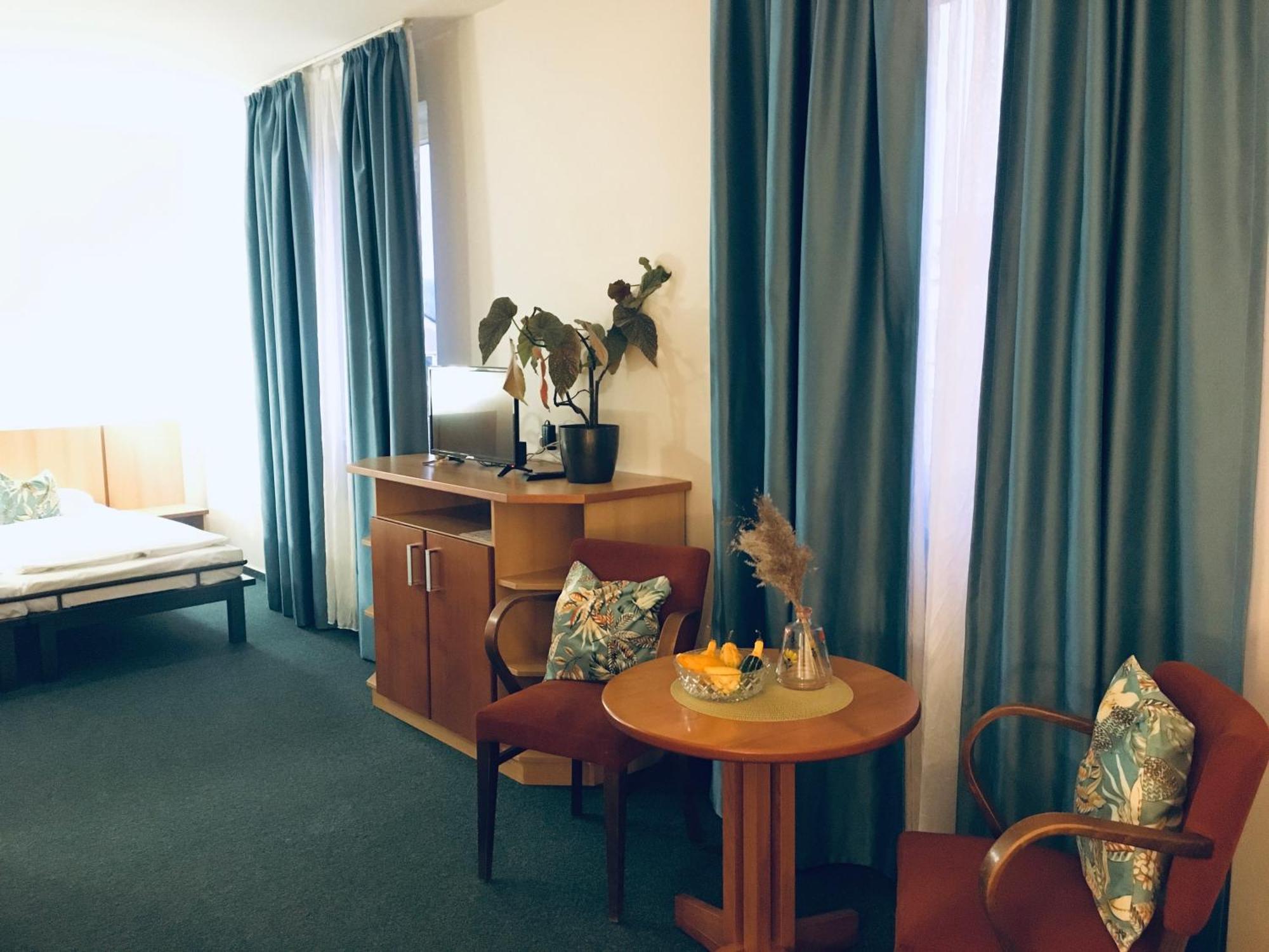 Penzion Hotelu Central Dvur Kralove nad Labem Exterior photo