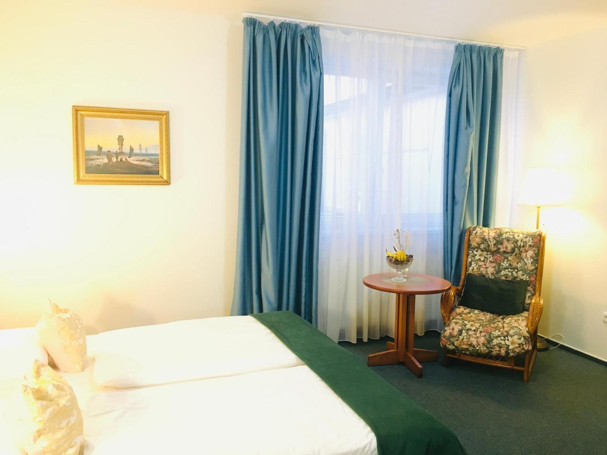 Penzion Hotelu Central Dvur Kralove nad Labem Exterior photo